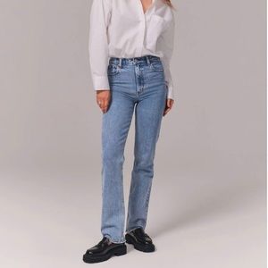 Abercrombie Ultra High Rise 90s Straight Jean Medium